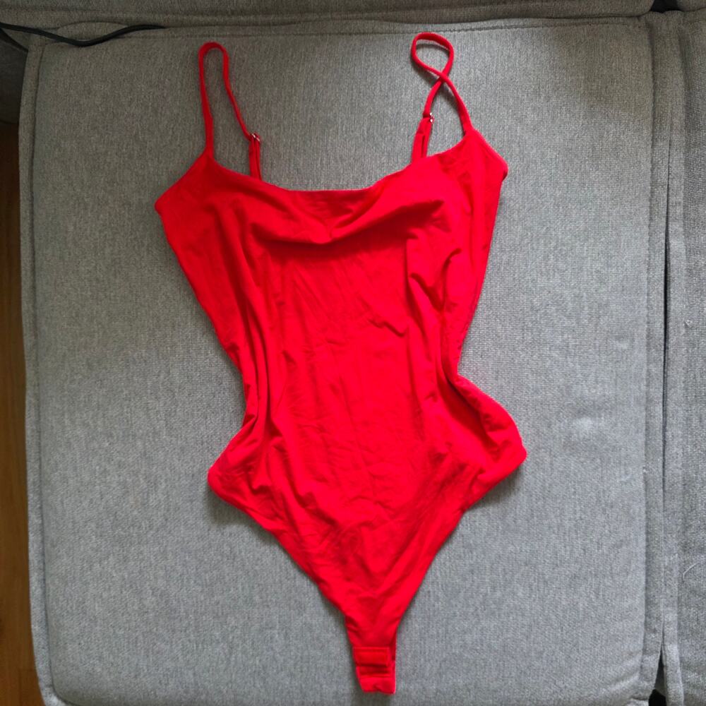 NWOT Suuksess vibrant red thong buttery soft cami bodysuit sz M